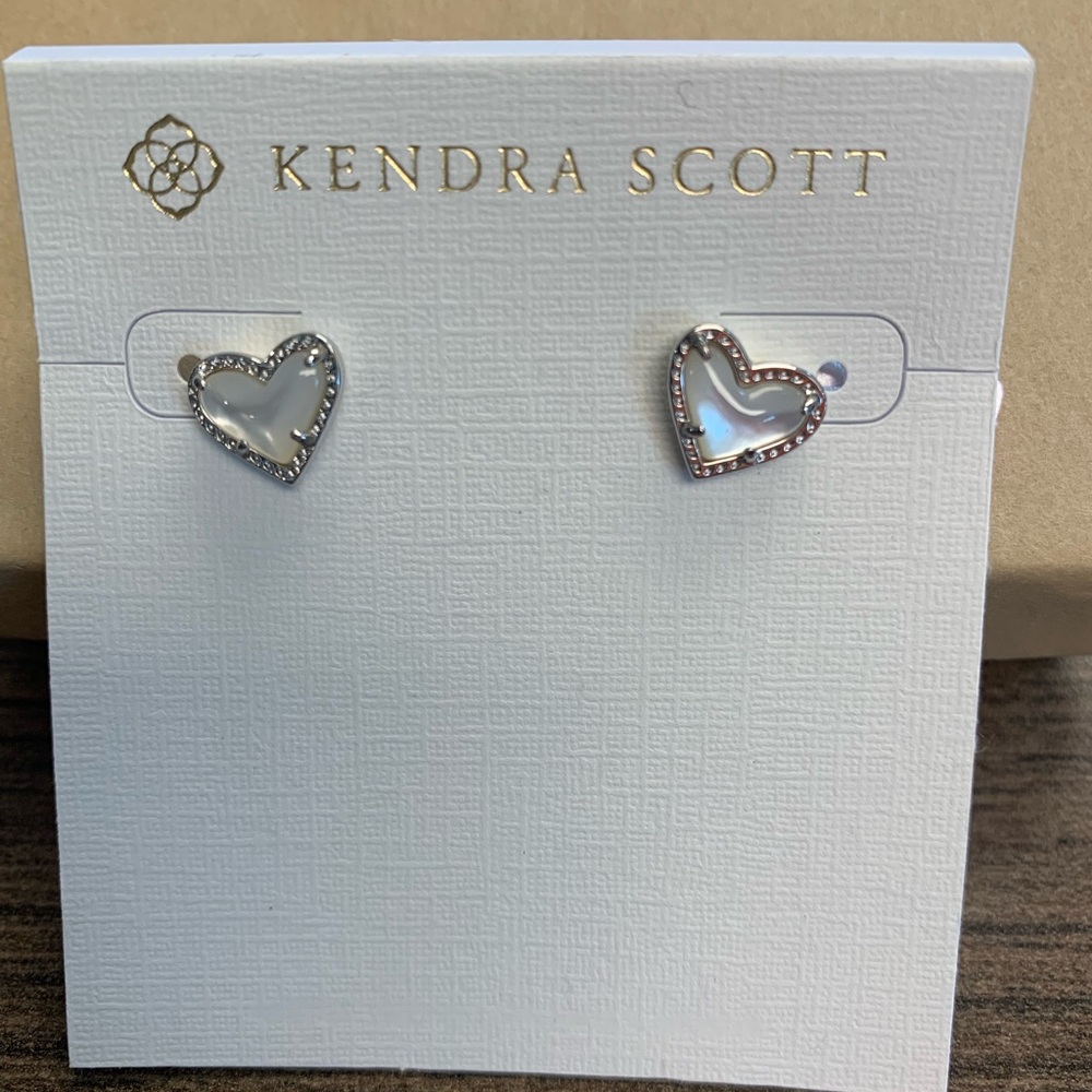 New Kendra Scott Ari Heart Stud Earrings Silver